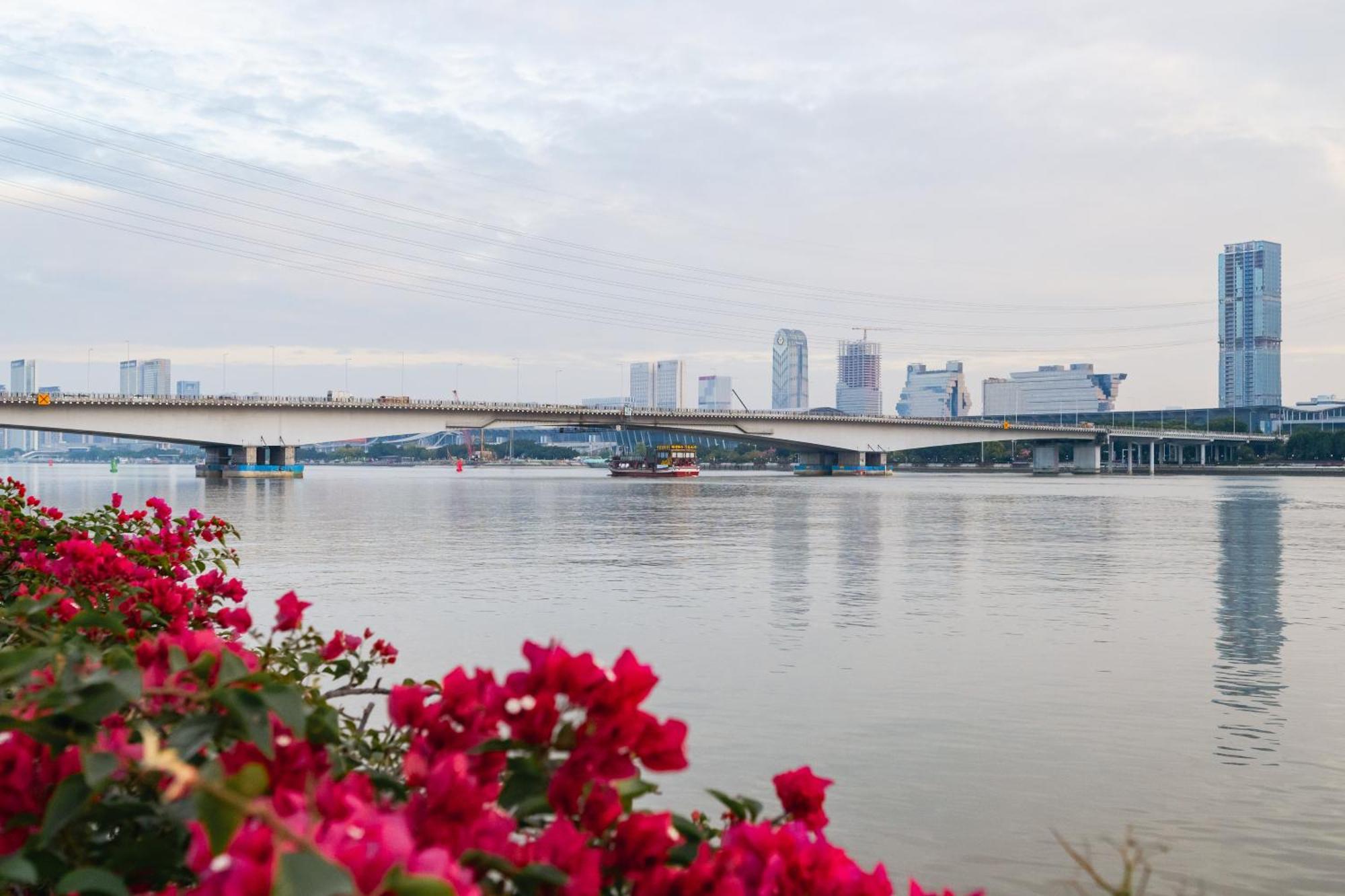 Livetour Hotel Zhujiang New Town Guangzhou Exterior foto